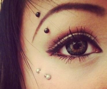 anti eyebrow piercing